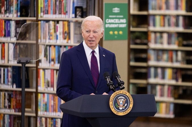 El presidente Joe Biden habla en Culver City, California, el 21 de febrero de 2024. (John Fredricks/The Epoch Times)