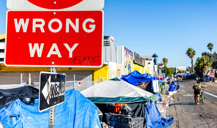 Un campamento para personas sin hogar en San Diego el 4 de octubre de 2023. (John Fredricks/The Epoch Times)