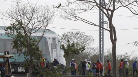 López Obrador pide indagar si el descarrilamiento del Tren Maya fue «intencionado»