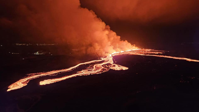 Islandia experimenta la cuarta erupción volcánica desde octubre pasado en la península de Reykjanes y probablemente la más fuerte, según la Oficina Meteorológica de este país nórdico (IMO, en inglés) y geofísicos. (EFE/Dpto. de Protección Civil y Gestión de Emergencias de Islandia) 