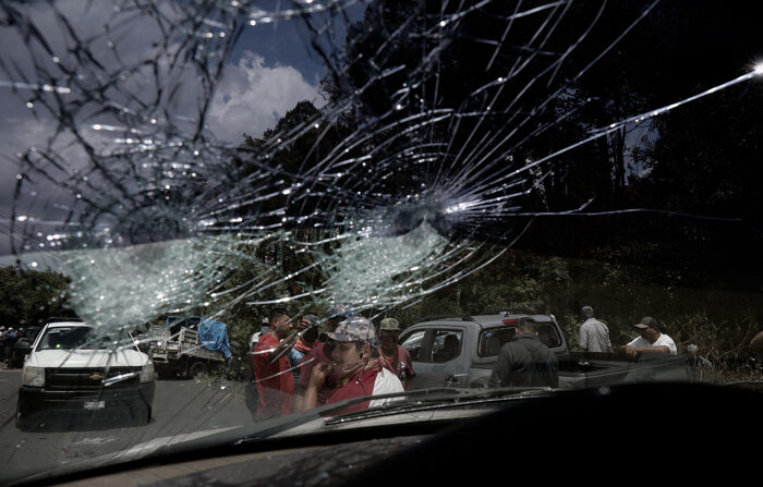 Vista de impactos de bala en un vehículo en el estado de Michoacán, México. Imagen de archivo. (EFE/Iván Villanueva)