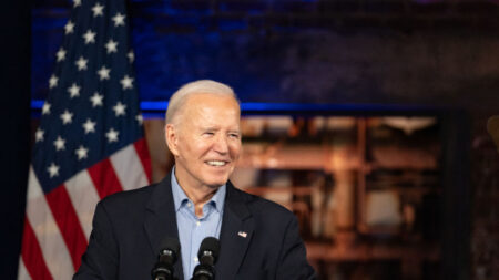 Campaña de Biden lanza iniciativa para conquistar el voto hispano