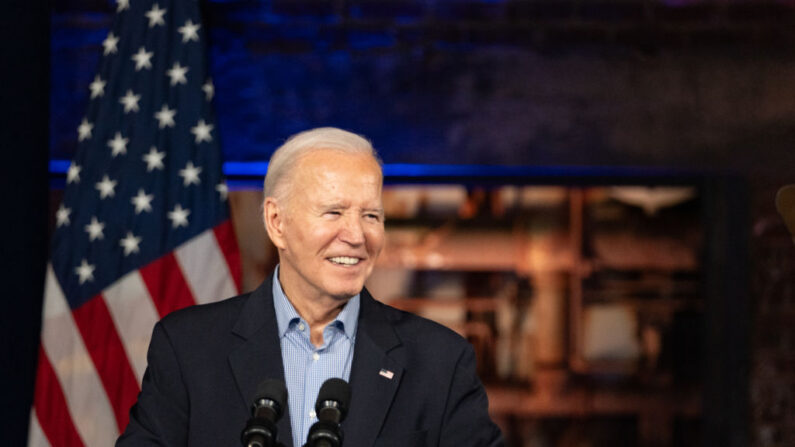 Campaña de Biden lanza iniciativa para conquistar el voto hispano. En la imagen, el presidente Joe Biden habla en un evento de campaña en Pullman Yards el 9 de marzo de 2024 en Atlanta, Georgia. (Megan Varner/Getty Images)