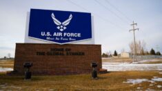 Acusan a trabajador de la Fuerza Aérea de compartir información clasificada en sitio de citas