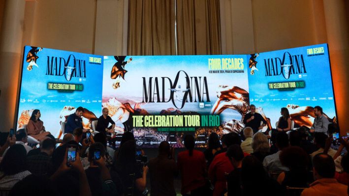 Autoridades y organizadores locales dan una conferencia de prensa para anunciar un concierto de Madonna en la playa de Copacabana este lunes, en Río de Janeiro, Brasil. (EFE/ Antonio Lacerda)
