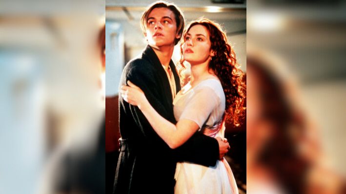 Fotografía de archivo facilitada por Antena-3 de los actores Leonardo Di Caprio y Kate Winslet, en una escena de la película "Titanic". (EFE)