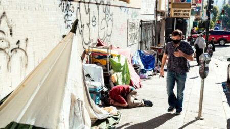 Residentes aterrorizados de Tenderloin, San Francisco piden calles sin drogas y tiendas de campaña