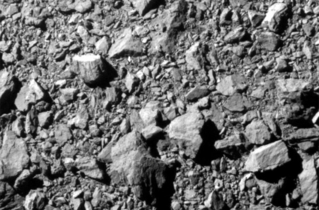 La última imagen completa de la luna del asteroide Dimorphos, tomada por el generador de imágenes DRACO de la misión DART de la NASA a 12 kilómetros del asteroide y 2 segundos antes del impacto, que muestra una mancha del asteroide de 31 metros de diámetro, publicada el 26 de septiembre de 2022. (NASA/Johns Hopkins APL/Handout vía Reuters)
