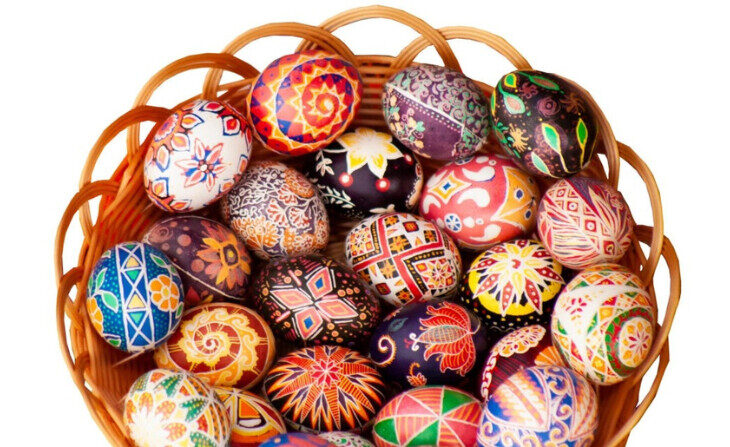 Los huevos pysanky suelen estar decorados con motivos geométricos o animales populares ucranianos. (A.Greeg/Getty Images)