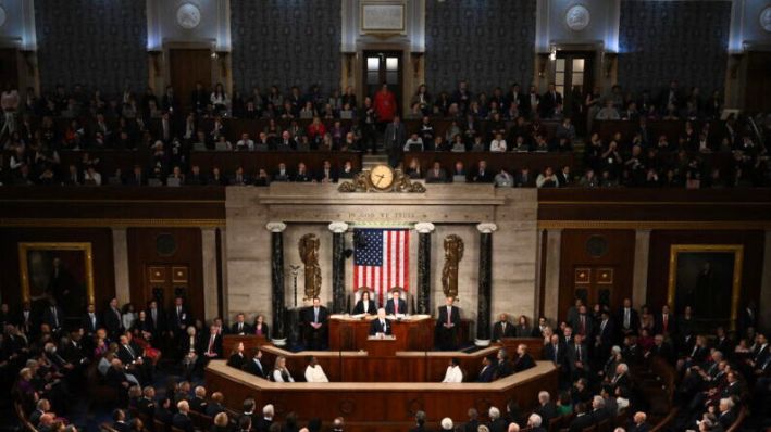 El presidente Joe Biden pronuncia el discurso sobre el Estado de la Unión en la Cámara de Representantes del Capitolio de Estados Unidos en Washington el 7 de marzo de 2024. (Saul Loeb/AFP vía Getty Images)