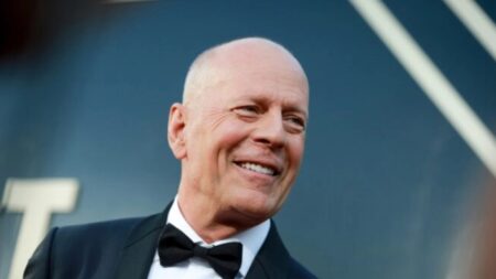 Emma, la esposa de Bruce Willis, celebra 15 años de matrimonio y dice que hay «mucho que celebrar»