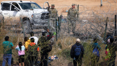 Gobernador de Tennessee despliega la Guardia Nacional en la frontera con Texas