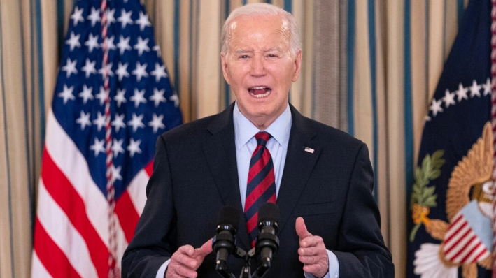 El presidente Joe Biden habla durante una reunión con su Consejo de Competencia en el Comedor de Estado de la Casa Blanca el 5 de marzo de 2024. (Nathan Howard/Getty Images)