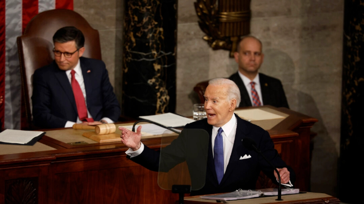 El presidente Joe Biden pronuncia el discurso sobre el Estado de la Unión durante una reunión conjunta del Congreso en la Cámara de Representantes del Capitolio de EE.UU. en Washington el 7 de marzo de 2024. (Chip Somodevilla/Getty Images)