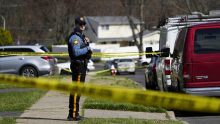 Un tirador anda suelto tras matar a tres personas en un suburbio de Filadelfia
