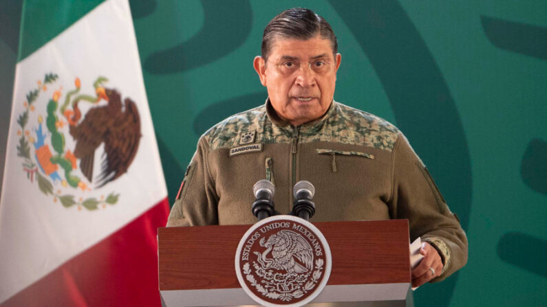 El secretario de la Defensa Nacional, Luis Cresencio Sandoval, participa en una rueda de prensa este viernes 8 de marzo de 2024 en Morelia (México). EFE/Iván Villanueva