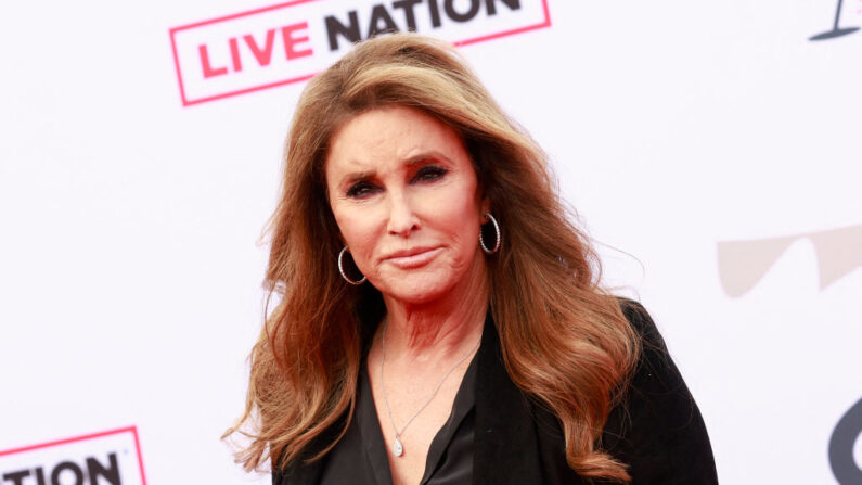 Caitlyn Jenner llega a la Steven Tyler 4th Annual Grammy Awards Viewing Party, en beneficio de Janie's Fund, en el Hollywood Palladium de Los Ángeles, California, el 3 de abril de 2022. (MICHAEL TRAN/AFP vía Getty Images)