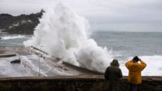 Cuatro muertos al ser arrastrados por fuerte oleaje en medio de un temporal en España