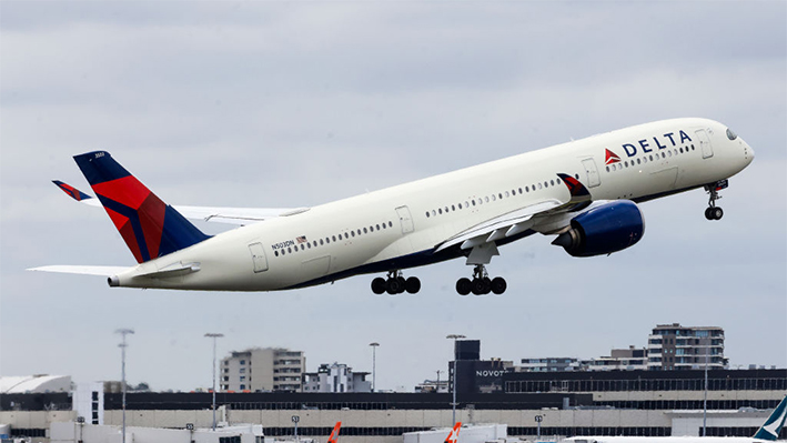 Un avión de Delta Air despega del aeropuerto de Sydney el 20 de enero de 2024 en Sydney, Australia. (Jenny Evans/Getty Images)