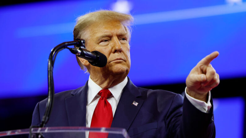 El candidato presidencial republicano y ex presidente de los Estados Unidos, Donald Trump, habla en la Conferencia de Acción Política Conservadora (CPAC) en el Gaylord National Resort Hotel And Convention Center el 24 de febrero de 2024 (Anna Moneymaker/Getty Images)