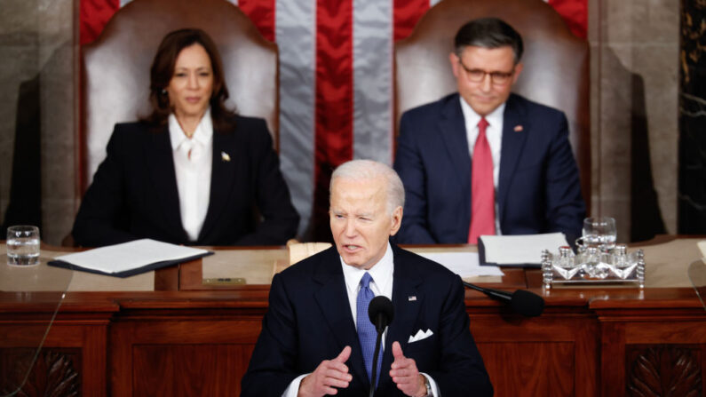 El presidente Joe Biden pronuncia el discurso sobre el Estado de la Unión durante una reunión conjunta del Congreso en la cámara de la Cámara de Representantes en el Capitolio de los Estados Unidos en Washington el 7 de marzo de 2024. (Chip Somodevilla/Getty Images)