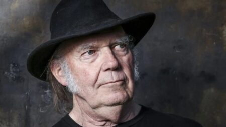 Música de Neil Young vuelve a Spotify tras su boicot a Joe Rogan y la «desinformación» sobre vacunas