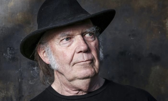 Neil Young posa para un retrato el 18 de mayo de 2016. (Rich Fury/Invision/AP)