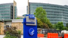 CDC investigan brote de sarampión en centro de inmigrantes ilegales