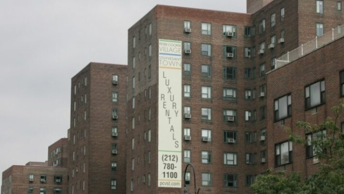 Un cartel anuncia apartamentos en alquiler en Nueva York. (Don Emmert/AFP/Getty Images)