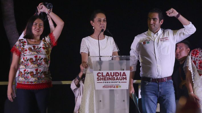 La candidata presidencial del oficialismo Movimiento de Regeneración Nacional (Morena), Claudia Sheinbaum, participa durante un acto público este miércoles, en la ciudad de Cancún, Quintana Roo, el 13 de marzo de 2024. (EFE/Alonso Cupul)