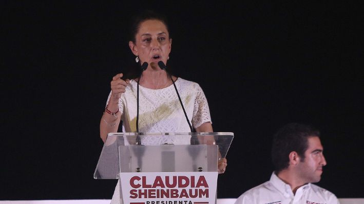 La candidata presidencial del oficialismo Movimiento de Regeneración Nacional (Morena), Claudia Sheinbaum, participa durante un acto público este miércoles, en la ciudad de Cancún, Quintana Roo, el 13 de marzo de 2024. (EFE/Alonso Cupul)