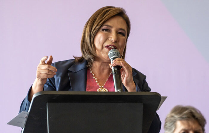 La candidata presidencial de la coalición opositora "Fuerza y Corazón por México", Xóchitl Gálvez, participa en un foro ambiental este sábado, en la ciudad de Monterrey, en Nuevo León, México. (EFE/ Miguel Sierra)