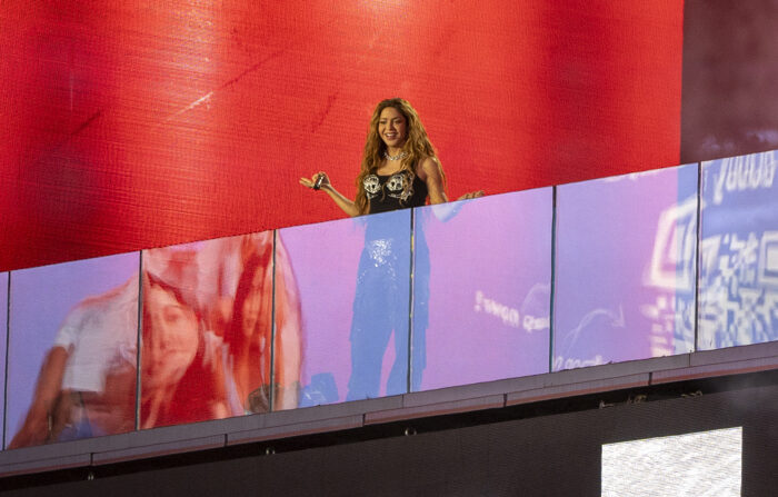 La cantante colombiana Shakira ofrece un concierto gratis este martes en Times Square, Nueva York, EE.UU. (EFE/Ángel Colmenares)