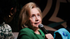 Hilary Clinton: Deberían ignorar la “vejez” de Biden y votar por él para “salvar” la democracia