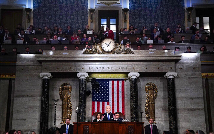 El presidente Joe Biden pronuncia el discurso anual sobre el estado de la Unión ante una sesión conjunta del Congreso, en Washington, DC., el 7 de marzo de 2024. (Shawn Thew-Pool/Getty Images)
