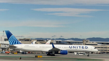 Obligan aterrizaje de aviones de United Airlines por problemas de seguridad