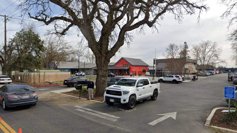 Escuela primaria Pleasant Grove en Elk Grove, California, en febrero de 2023. (Google Maps/Captura de pantalla vía California Insider)
