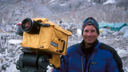 Muere a los 68 años David Breashears, coproductor de documental sobre el Monte Everest