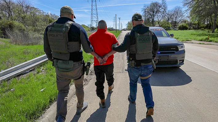 ICE detiene a 216 inmigrantes ilegales con condenas por drogas en una operación nacional