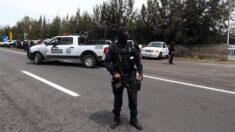 Mueren 3 policías en ataque en una carretera del oeste de México