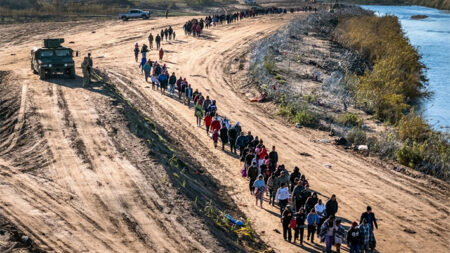 Encuentros con inmigrantes ilegales alcanzan un récord mensual en febrero