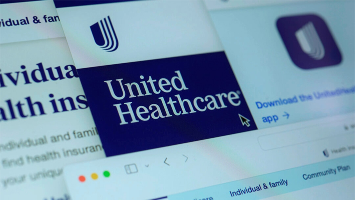 Páginas del sitio web de United Healthcare aparecen en la pantalla de un ordenador en Nueva York el 29 de febrero de 2024. (Patrick Sison/Foto AP)