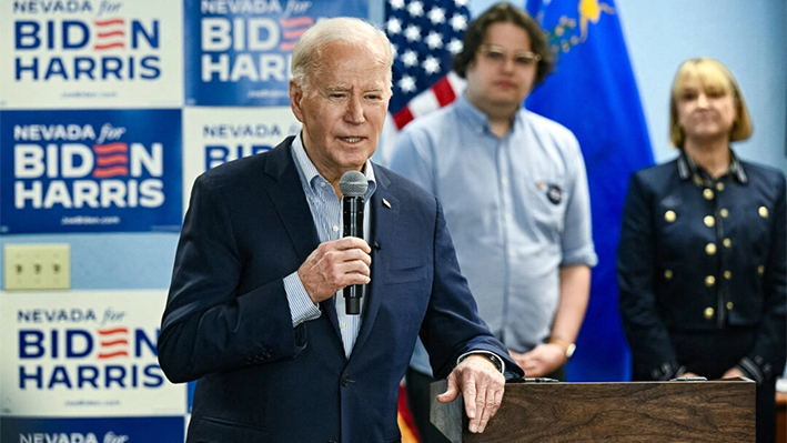 El presidente Joe Biden habla durante un acto de campaña en la Oficina del Partido Demócrata de Washoe en Reno, Nevada, el 19 de marzo de 2024. (Brendan Smialowski / AFP)
