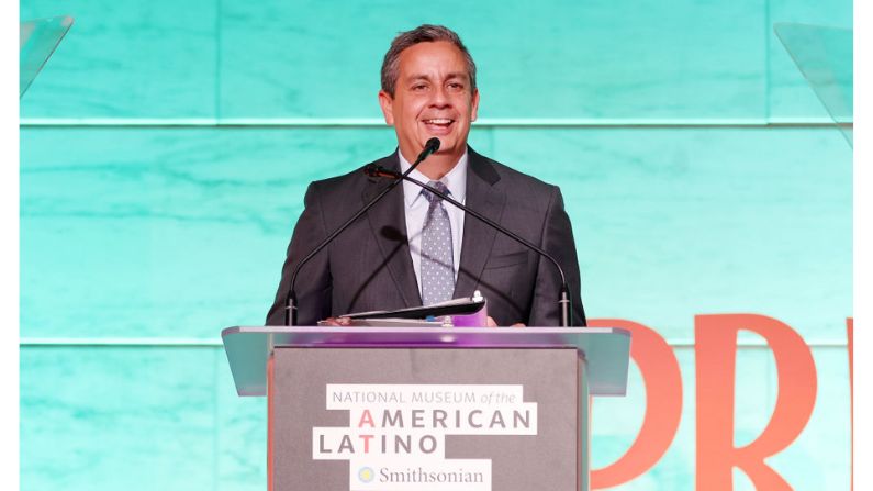 El director Jorge Zamanillo habla durante la recepción del Museo Latino Smithsonian el 16 de junio de 2022 en Washington, DC. (Tasos Katopodis/Getty Images para el Museo Latino Smithsonian)