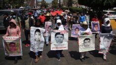 Marchan al sur de México pidiendo justicia por el estudiante de Ayotzinapa asesinado