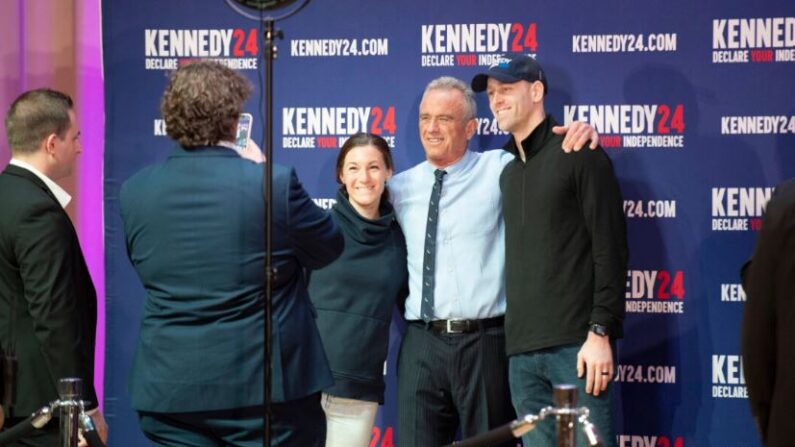 Robert F. Kennedy Jr. realiza una manifestación de votantes en Grand Rapids, Michigan, el 10 de febrero de 2024. (Mitch Ranger/The Epoch Times)