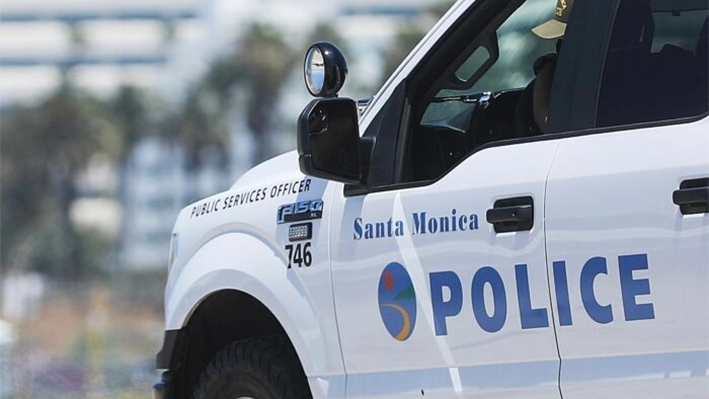 Un coche de policía en Santa Mónica, California (Mario Tama/Getty Images)
