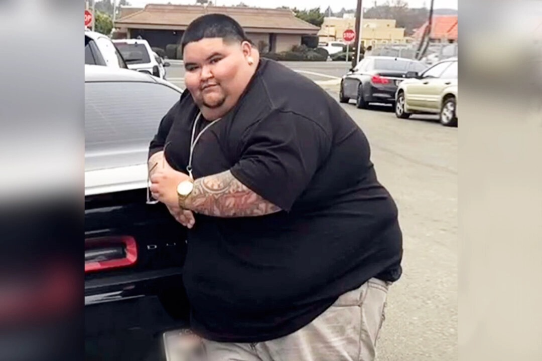 Hombre con más de 136 kilos de sobrepeso, los pierde de manera natural y ahora está irreconocible