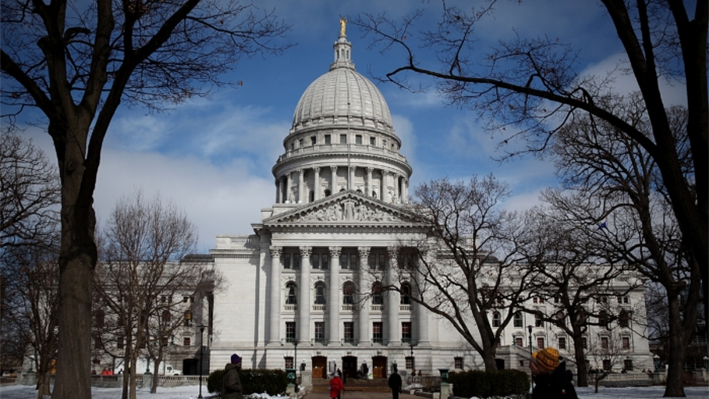 Vista general del Capitolio del Estado de Wisconsin en Madison, Wisconsin, el 6 de marzo de 2011. (Justin Sullivan/Getty Images)