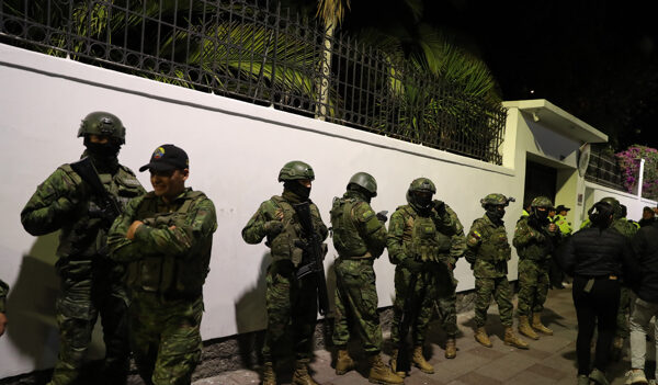 Ecuador defiende que el asalto a la embajada de México fue un acto «excepcional»